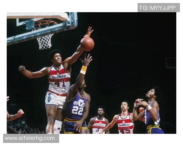 张伯伦与昂塞尔德的传奇对决：篮球历史上的巅峰对抗与影响力解析