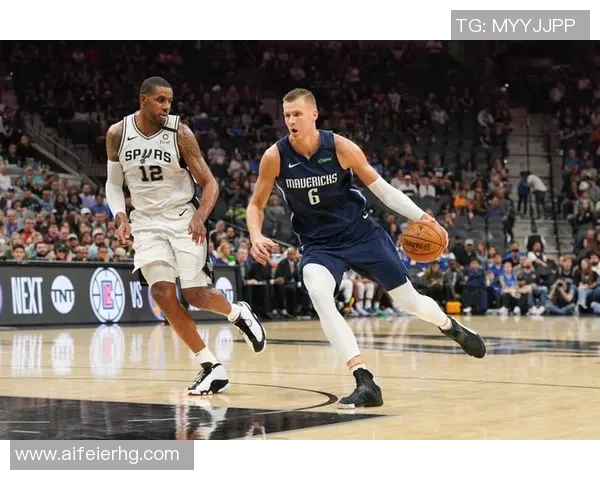 独行侠与马刺精彩对决重播回顾赛场瞬间与精彩时刻分析