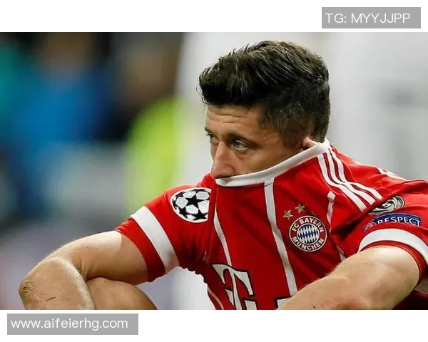 莱万引领足坛新风潮球技与魅力并存的超级前锋之路